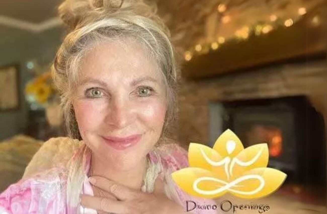 lola jones divine opening
